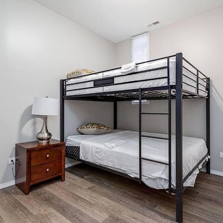 Suite 1 On Southport 4 Queen Beds Чикаго Екстер'єр фото